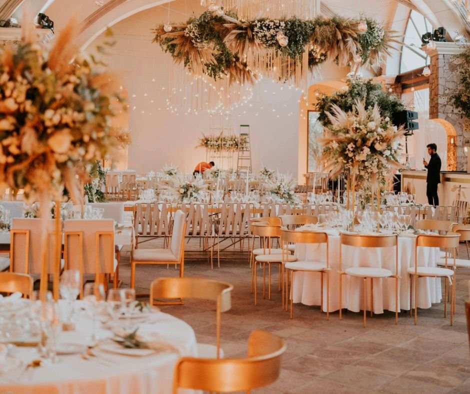 Make your wedding memorable with beautiful decoration for every moment.