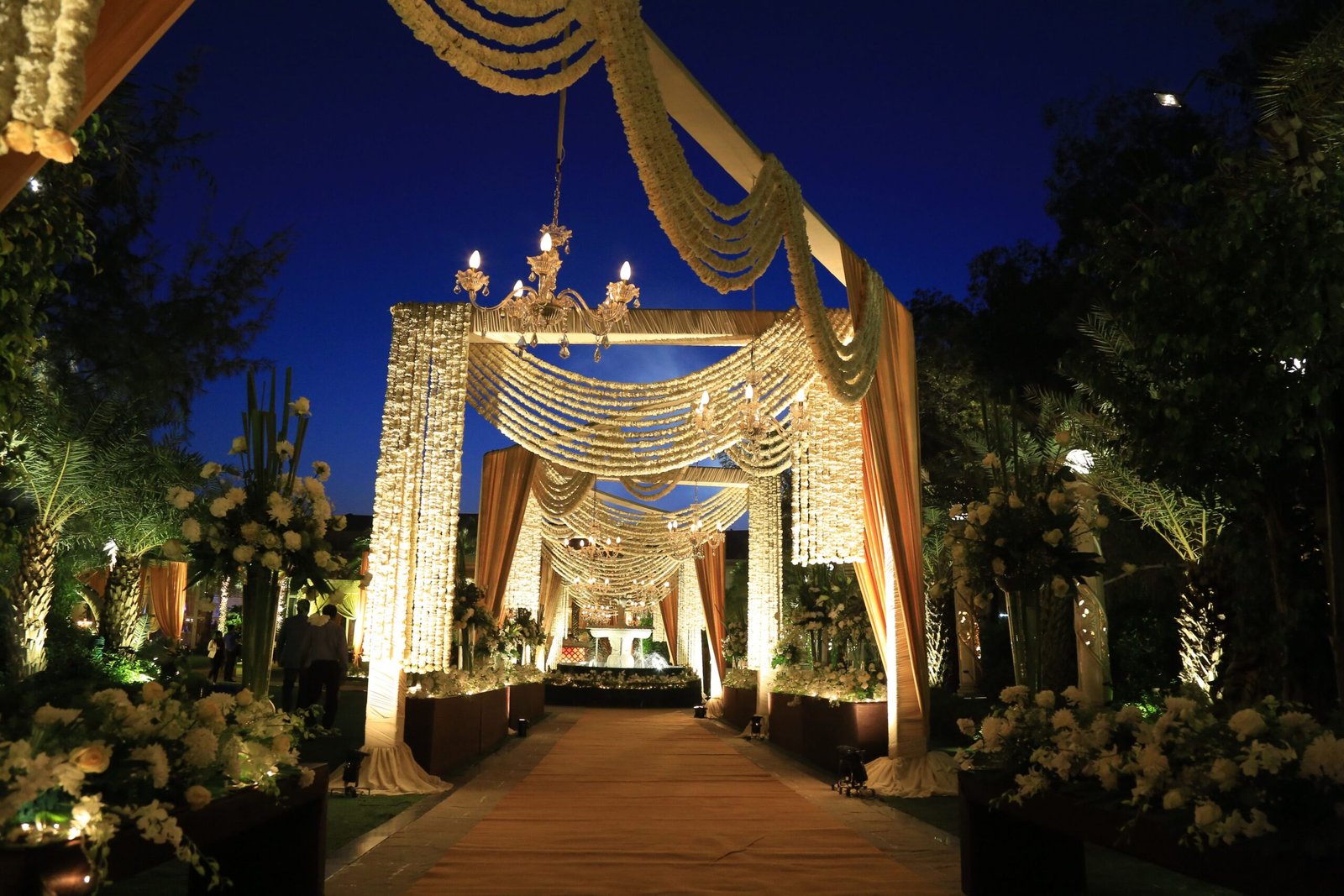 Shyam Bagh luxury wedding farmhouse in Faridabad with lush green lawns and designer banquet hall
